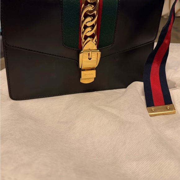 Gucci Black and Green Sylvie Shoulder Bag - Picture 3 of 8